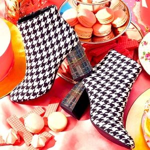 Betsey Johnson Barette Houndstooth Booties